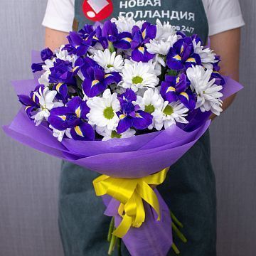 Букет До небес из хризантем и ирис