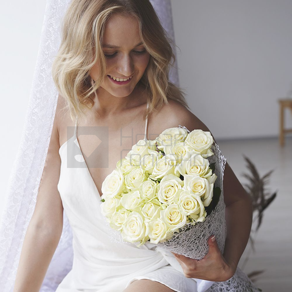 Букет 21 белая роза 50см.