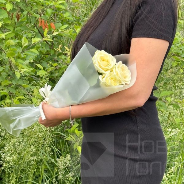 Букет из 3 белых роз (16)