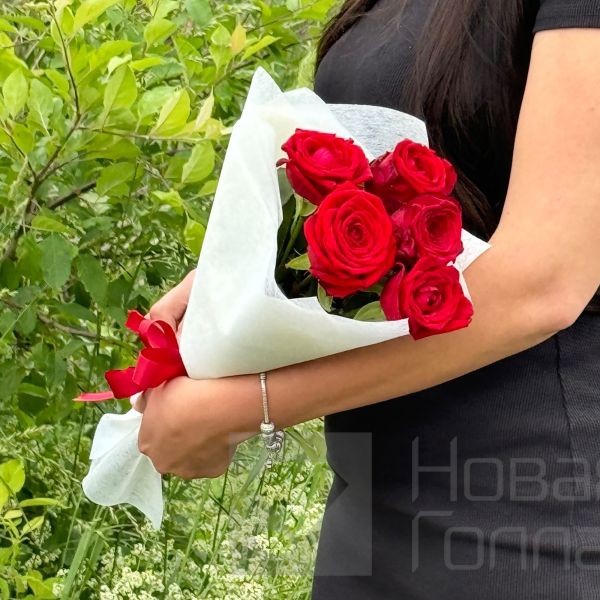 Букет из 5 красных роз (6)