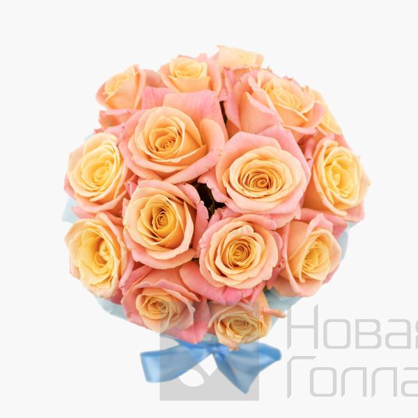 15 персиково-розовых роз в маленькой розовой шляпной коробке №575