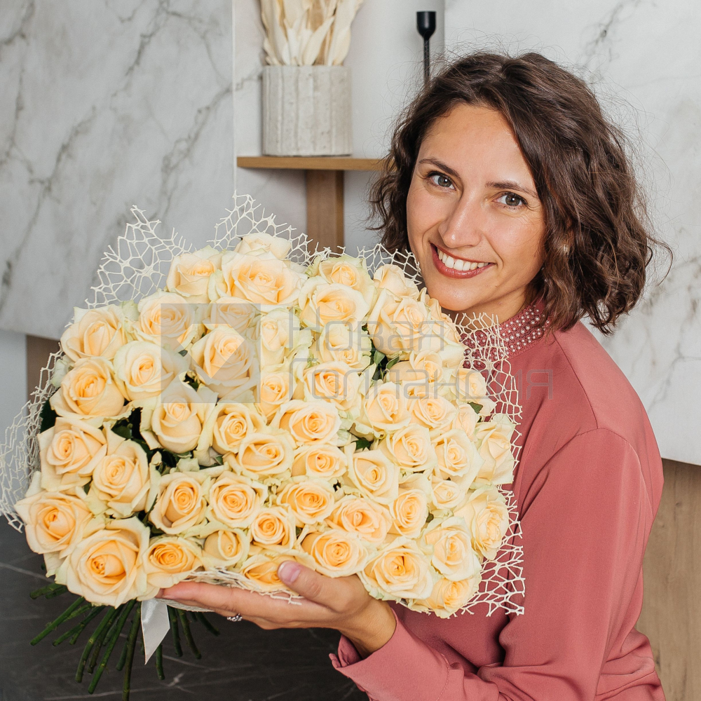 Букет 51 кремовая роза 40см.